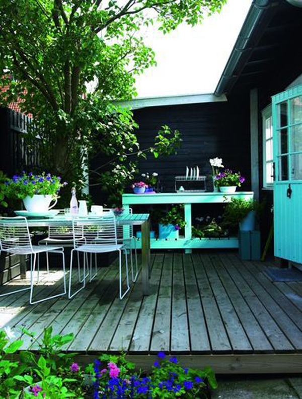 25 Fun And Bold Outdoor Decor Ideas With Color Tones | HomeMydesign