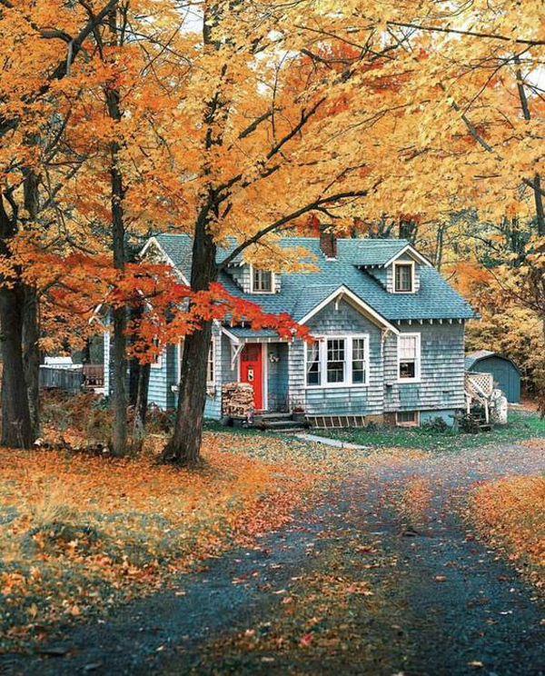 25 Inspiring Most Beautiful House With Autumn Colors | HomeMydesign