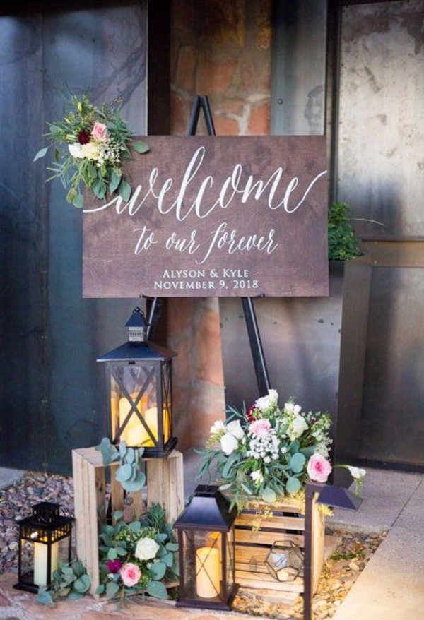 farmhouseweddingsigndecorwithlanternandfloralideas