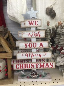 45 Cute Christmas Pallet Painting Ideas | HomeMydesign