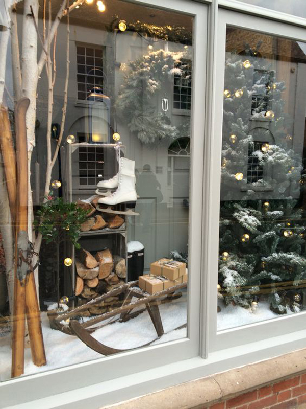 rustic-diy-christmas-window-display-ideas | HomeMydesign