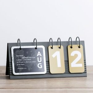 diy-metal-desktop-flip-calendars | HomeMydesign