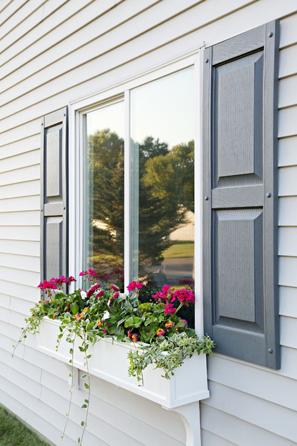 20 Window Planter Boxes For Maximize Your Outdoor Spaces