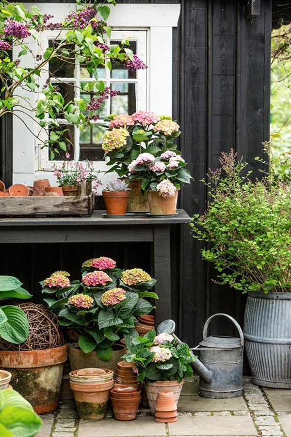 25 Small Backyard Ideas With DIY Gardening Station