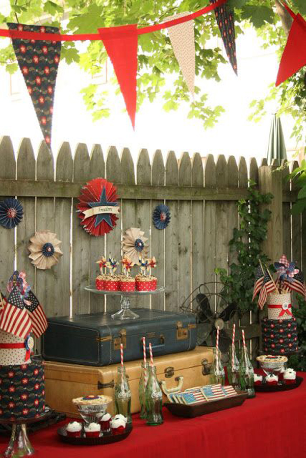40 Awesome 4th Of July Party Decorations In The Backyard