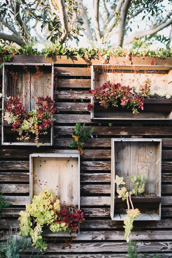 20 Creative DIY Garden Fence Ideas Made From Old Stuff