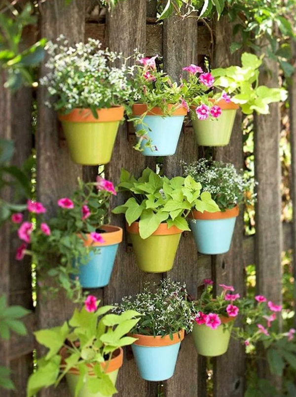 20 Creative DIY Garden Fence Ideas Made From Old Stuff