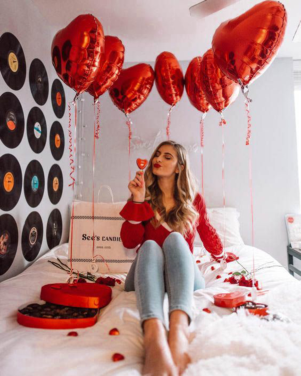 27 Romantic Birthday Bedrooms To Surprise Your Boyfriends