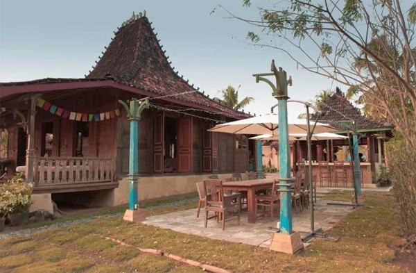 Roemah Pulomanuk: Modern Joglo Villa At The Beach