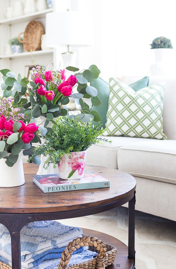 beautiful-spring-living-room-with-floral-decor