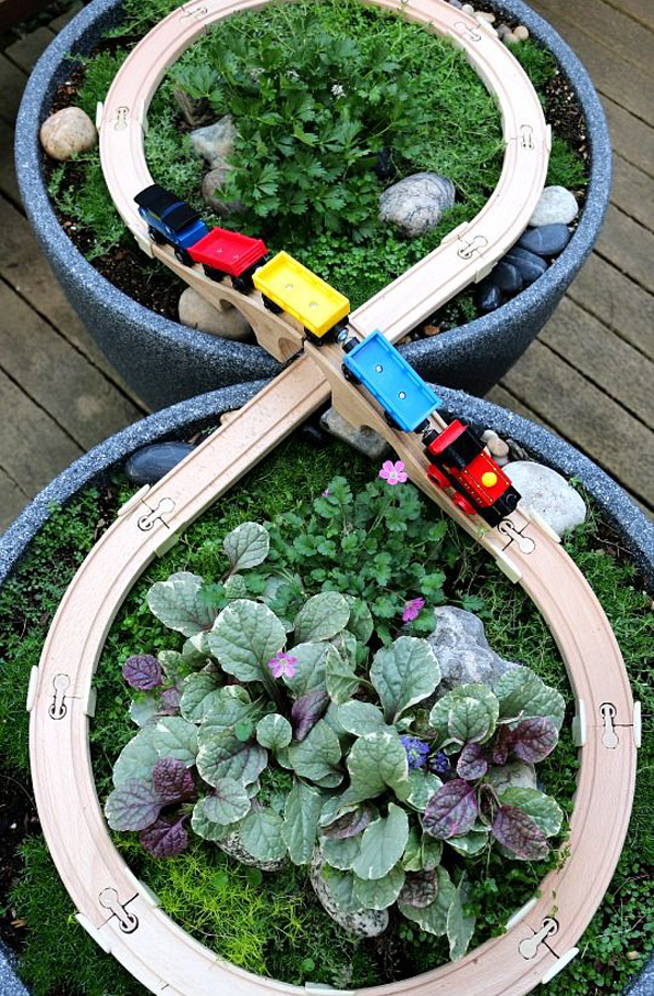 cool-diy-train-fairy-garden-design