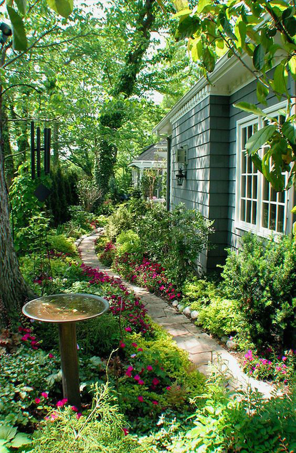 lush-side-garden