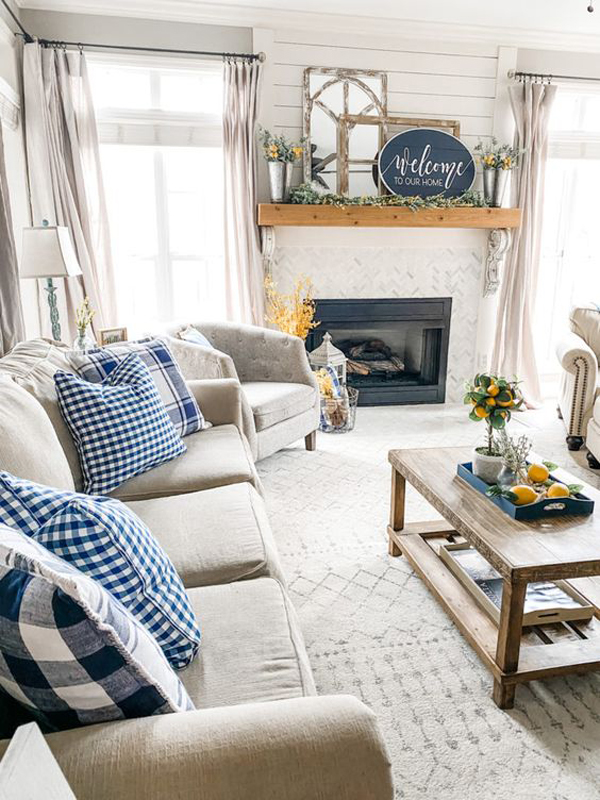 navy-spring-living-room-with-yellow-accents