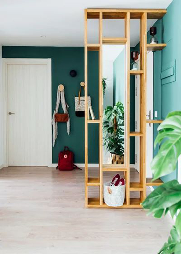 simple-wood-rack-divider-for-your-entryway