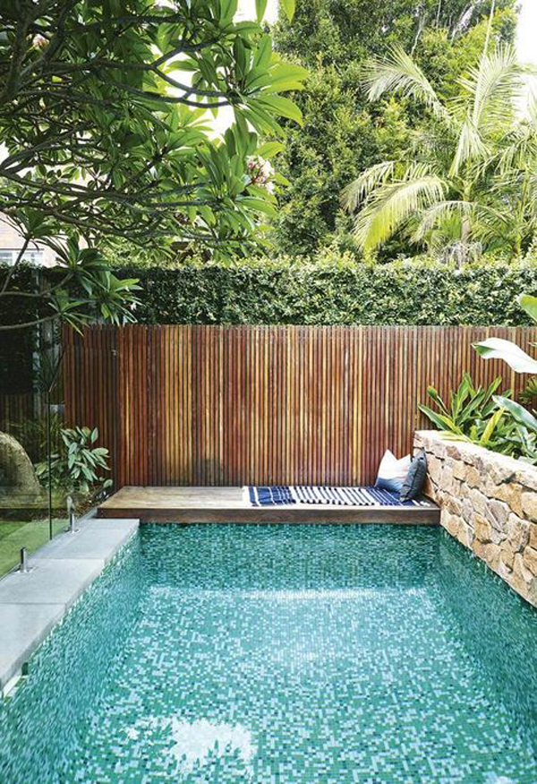 relaxing-reading-nook-in-pool-deck