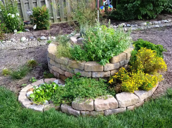 spiral-stone-raised-bed