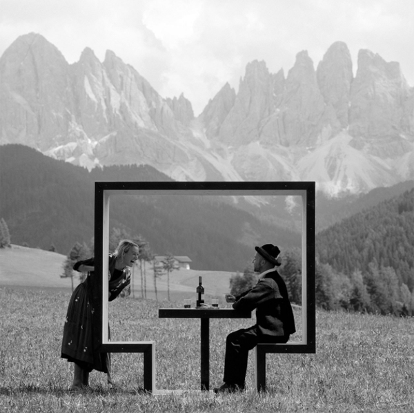 black-and-white-landscape-frame-bench