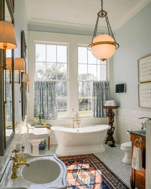 bright-vintage-bathroom-decor