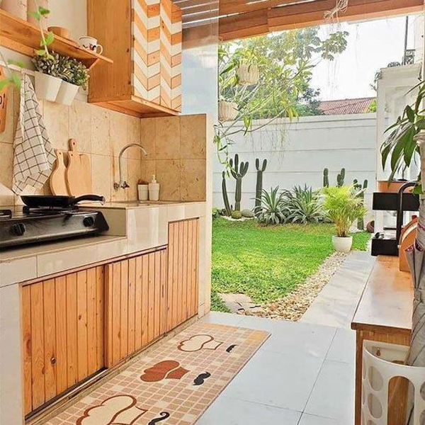 brown-open-kitchen-integrated-with-backyard