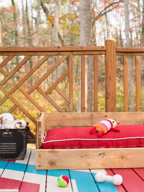 cozy-outdoor-dog-bed-made-from-wood-pallet