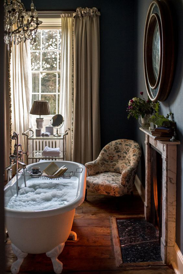 elegant-vintage-bathroom-with-chairs