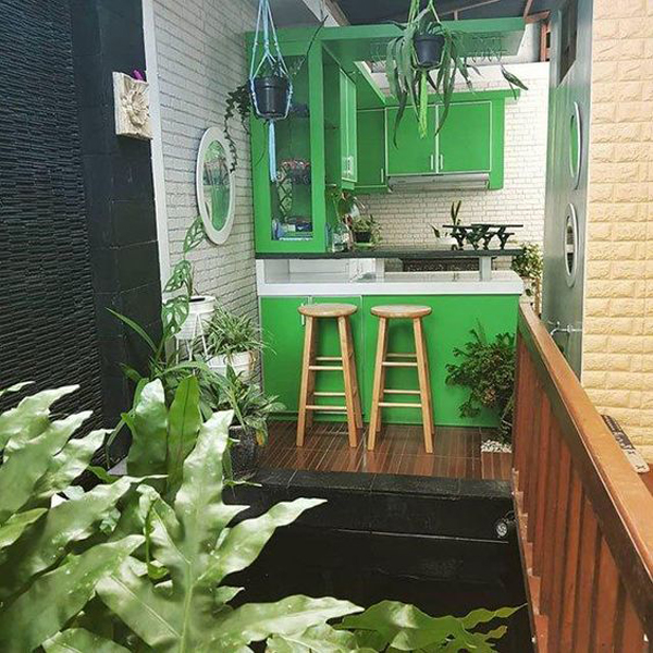 green-small-open-kitchen-with-indoor-pond