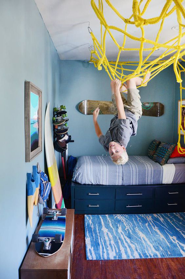 kid-friendly-bedroom-with-sporty-theme