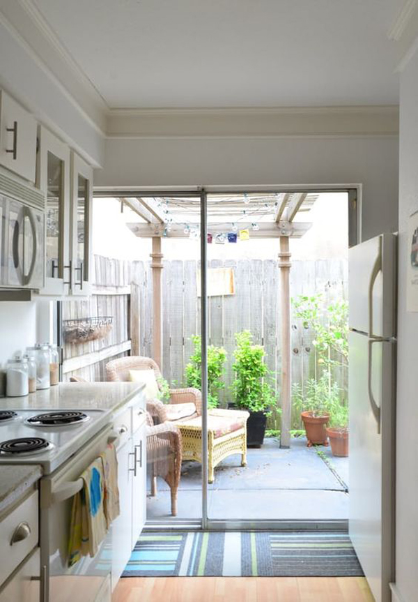 minimalist-open-kitchen-with-glass-doors