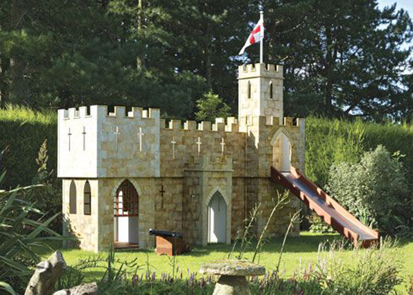 backyard-diy-castle-playground-ideas