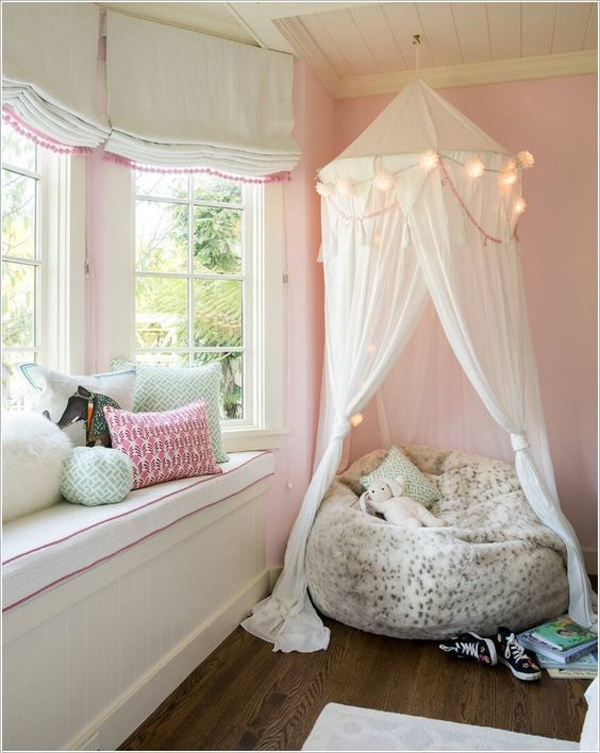canopy-reading-nook-with-window-seats