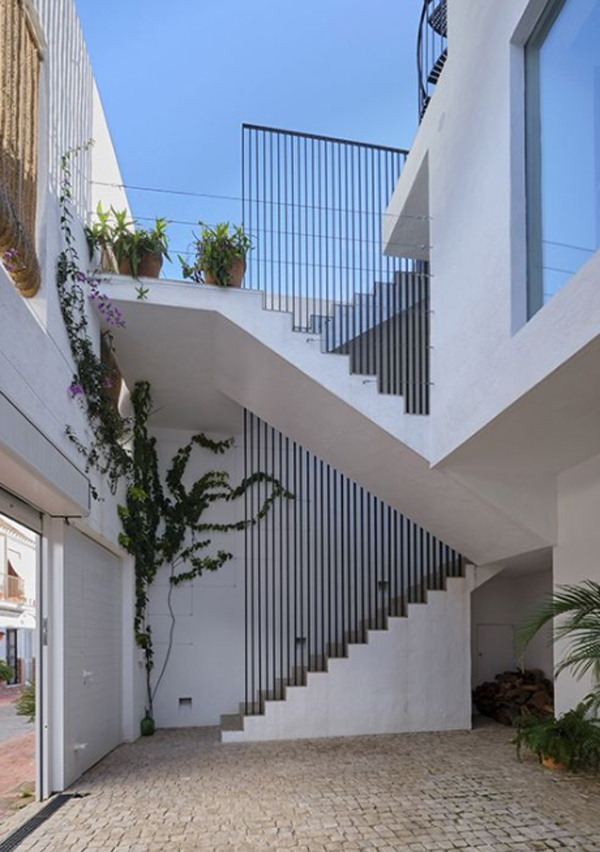 casa-hikari-outdoor-staircases