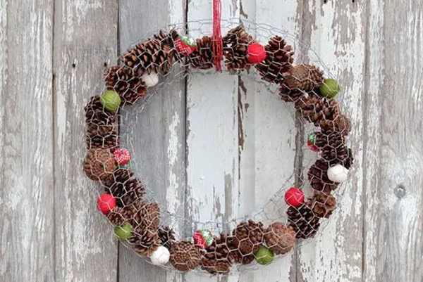 diy-chicken-wire-wreaths