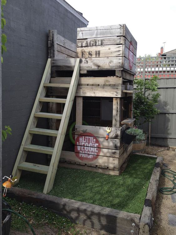 diy-pallet-kid-castle-for-small-backyard