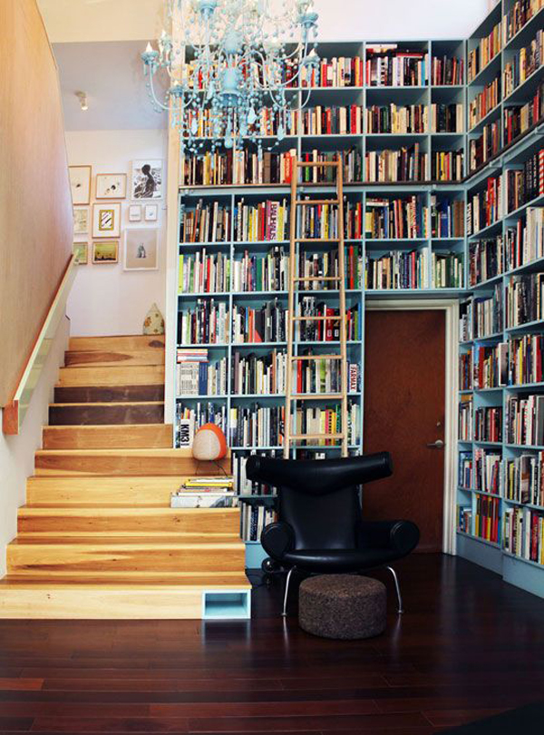 elegant-home-library-in-the-stairs