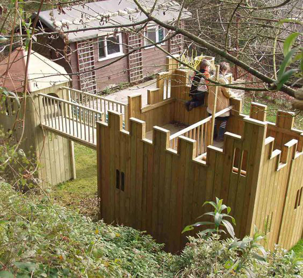 fun-diy-shared-castle-playhouses