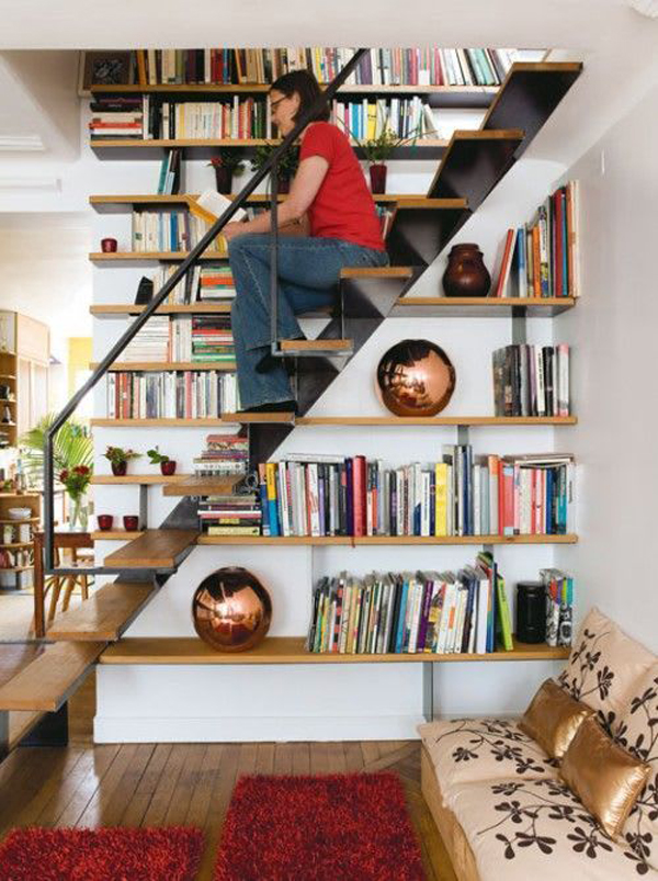 functional-tiny-stairs-with-bookshelves