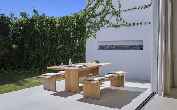 outdoor-wood-dining-areas