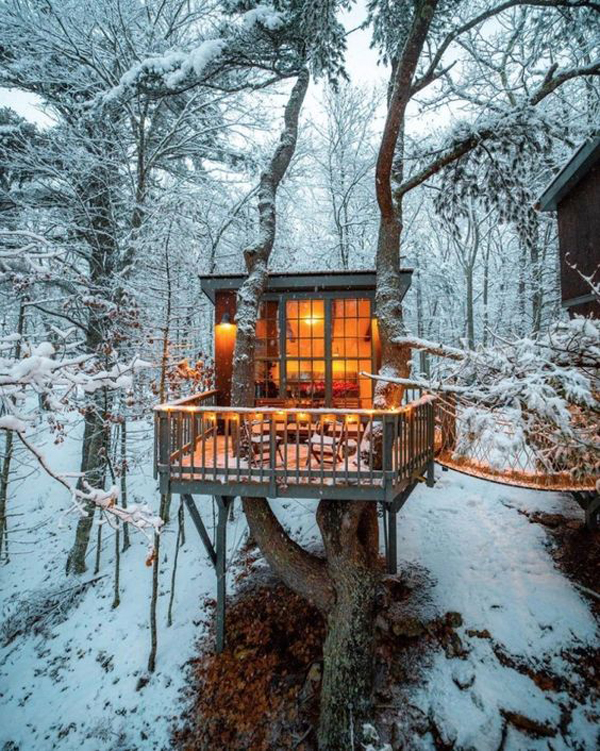 romantic-treehouses-in-the-snow