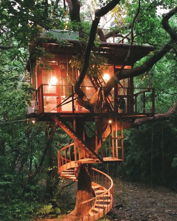 simple-diy-treehouse-design-with-romantic-lights