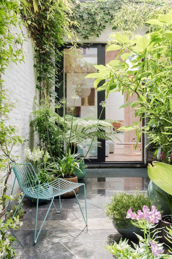 stylish-and-small-patio-garden-decor