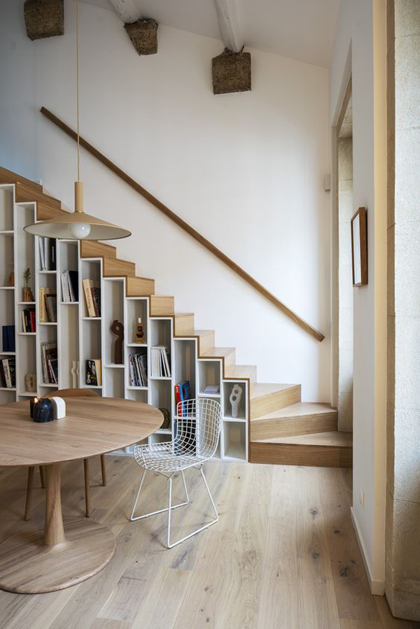 unique-staircase-with-book-racks