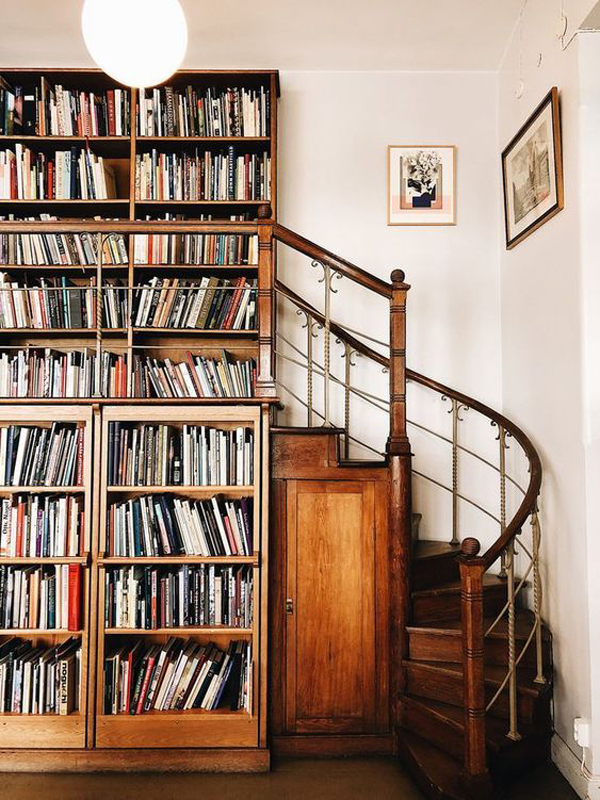 wood-rustic-home-library-in-the-stair