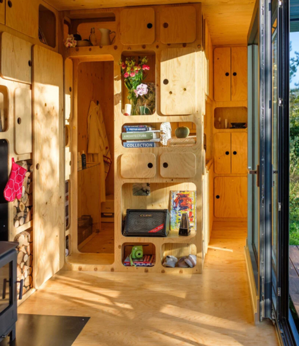 off-grid-cabin-shelves-ideas