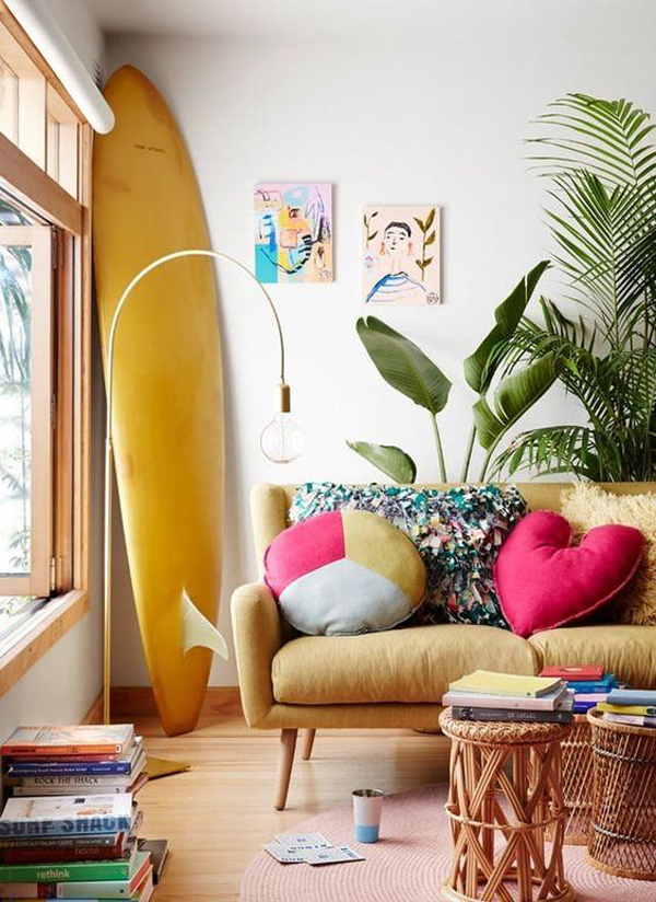 beach-vibe-living-room-with-yellow-surfboard