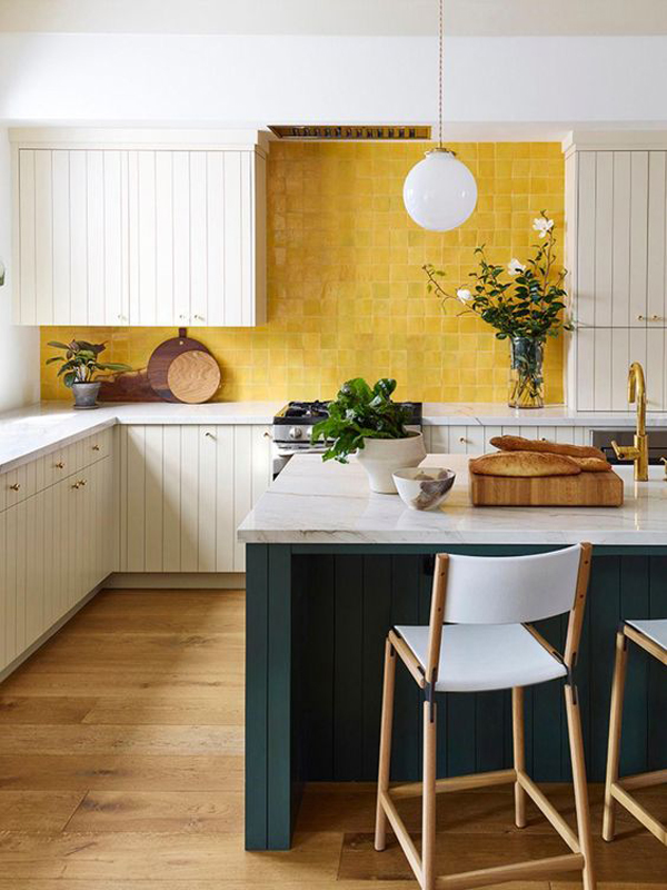 cheerful-yellow-kitchen-backsplashes