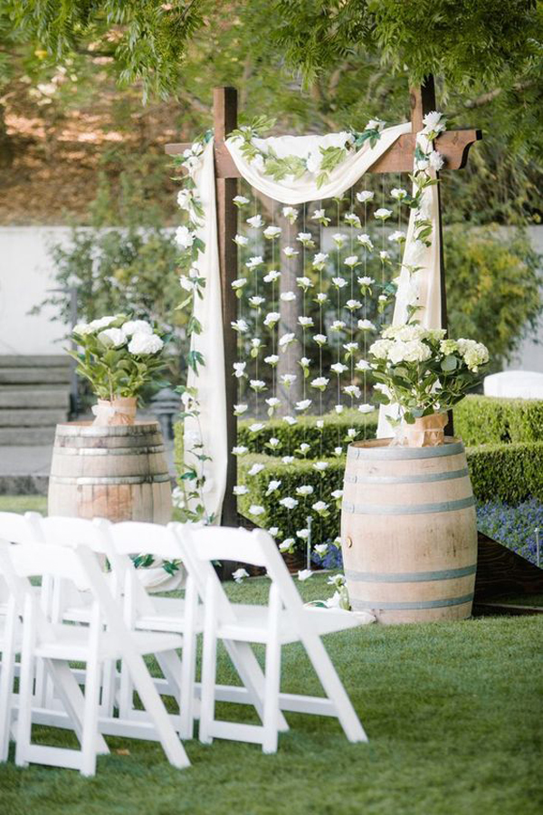 chic-and-rustic-wedding-decor-with-barrel