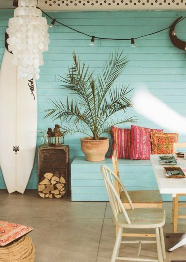 chic-beach-house-with-surfboard-display