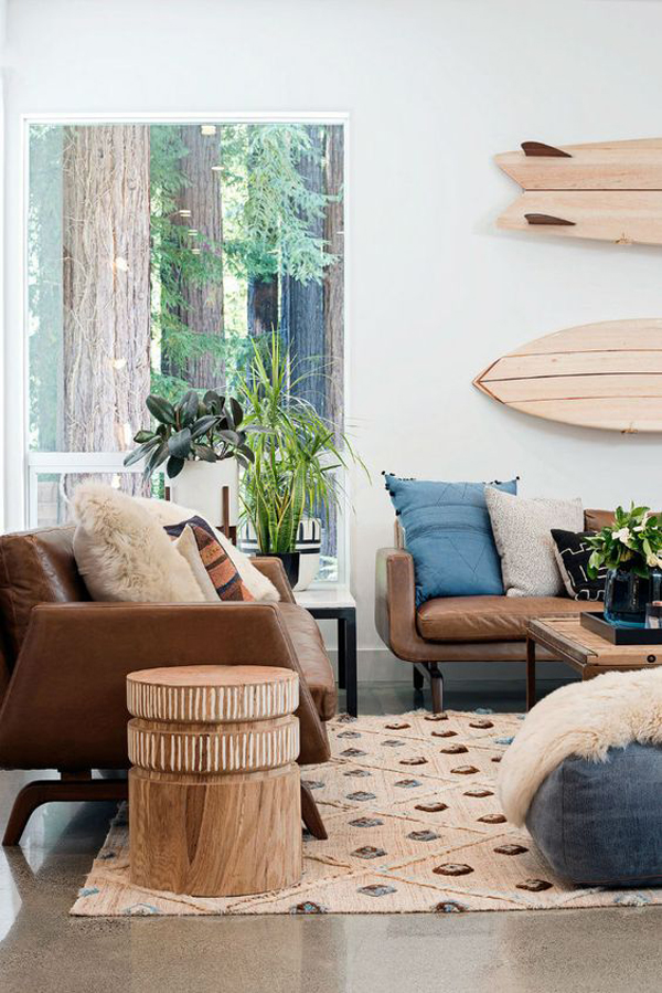 modern-coastal-living-room-with-surfboard-wall