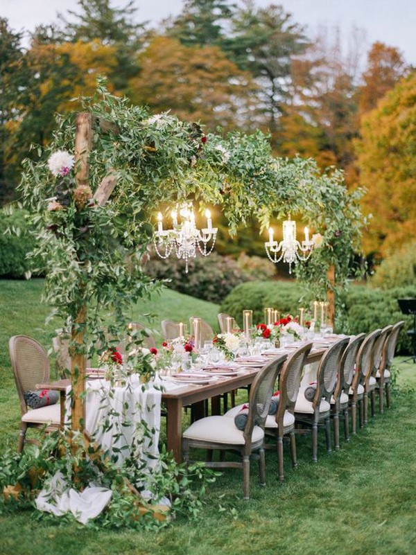 outdoor-wedding-table-decor-with-nature