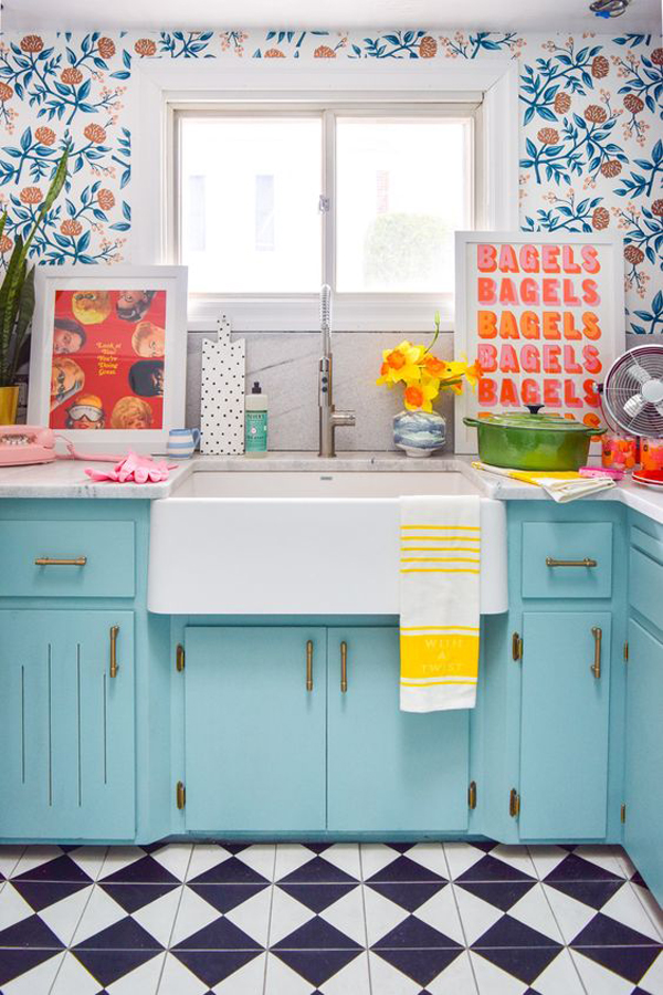retro-kitchen-design-with-floral-wallpaper